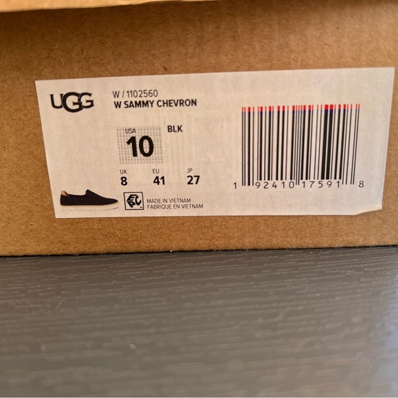 In great condition, barely used. The color ie black, outside looks lighter. - Picture 3 of 4